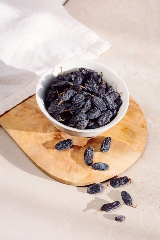 Sweet, Sun-Dried Raisins supply in UAE golden chain co